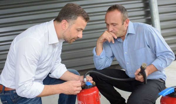 Vérification d'extincteurs à Nîmes